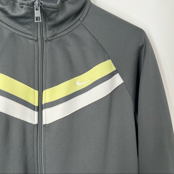 Women’s Nike Track Jacket: size large - Picture 3 of 4